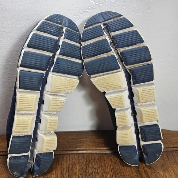 On Cloud Swiss Engineering Running Shoes Women's Size 10.5 - Picture 7 of 7